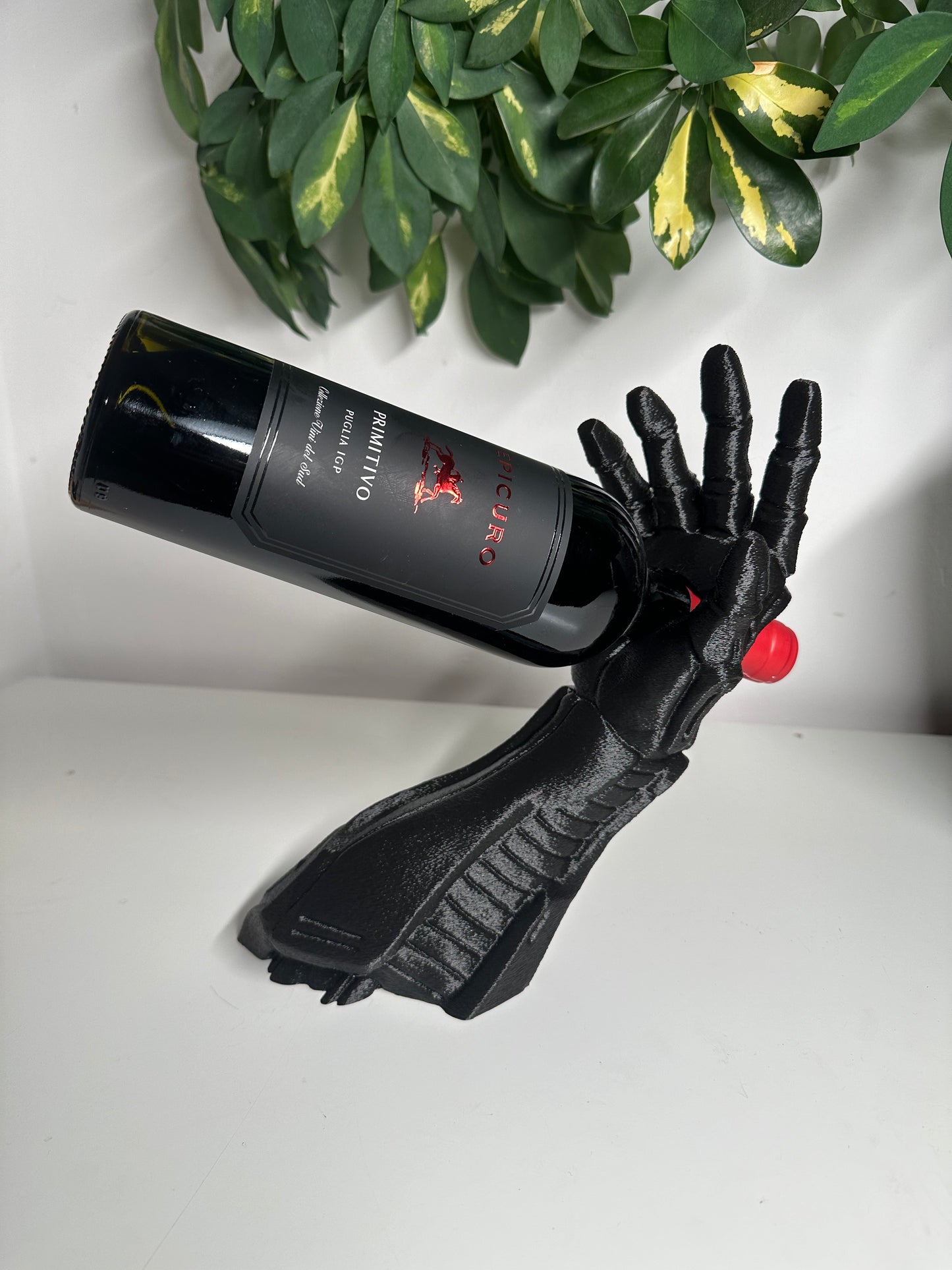 Einzigartiger Weinhalter in Unterarm-Design – Robotik