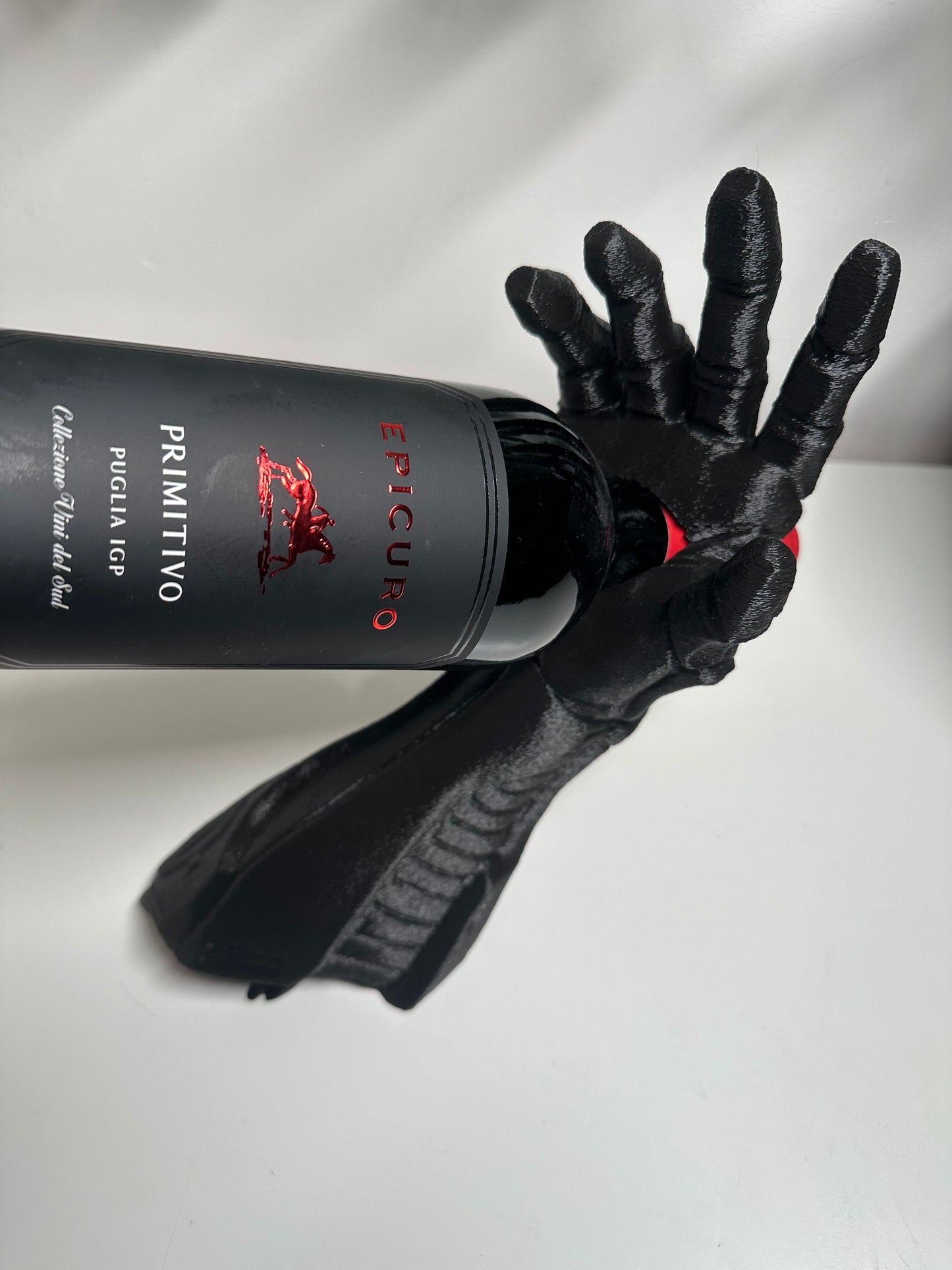 Einzigartiger Weinhalter in Unterarm-Design – Robotik