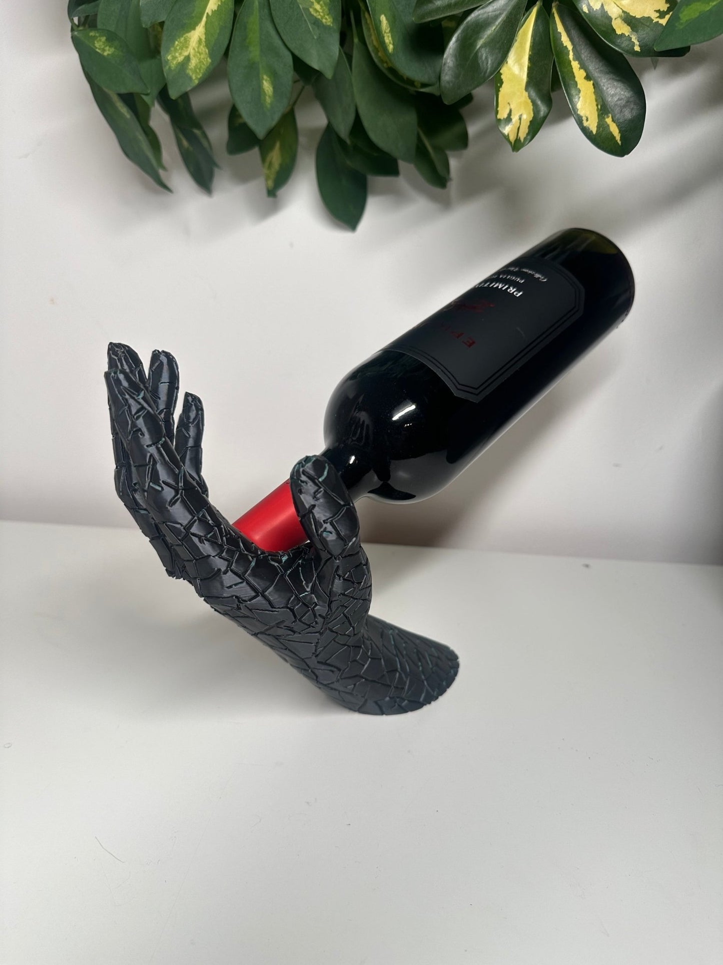 Einzigartiger Weinhalter in Unterarm - Design – Natürlich - de Nicolo Design