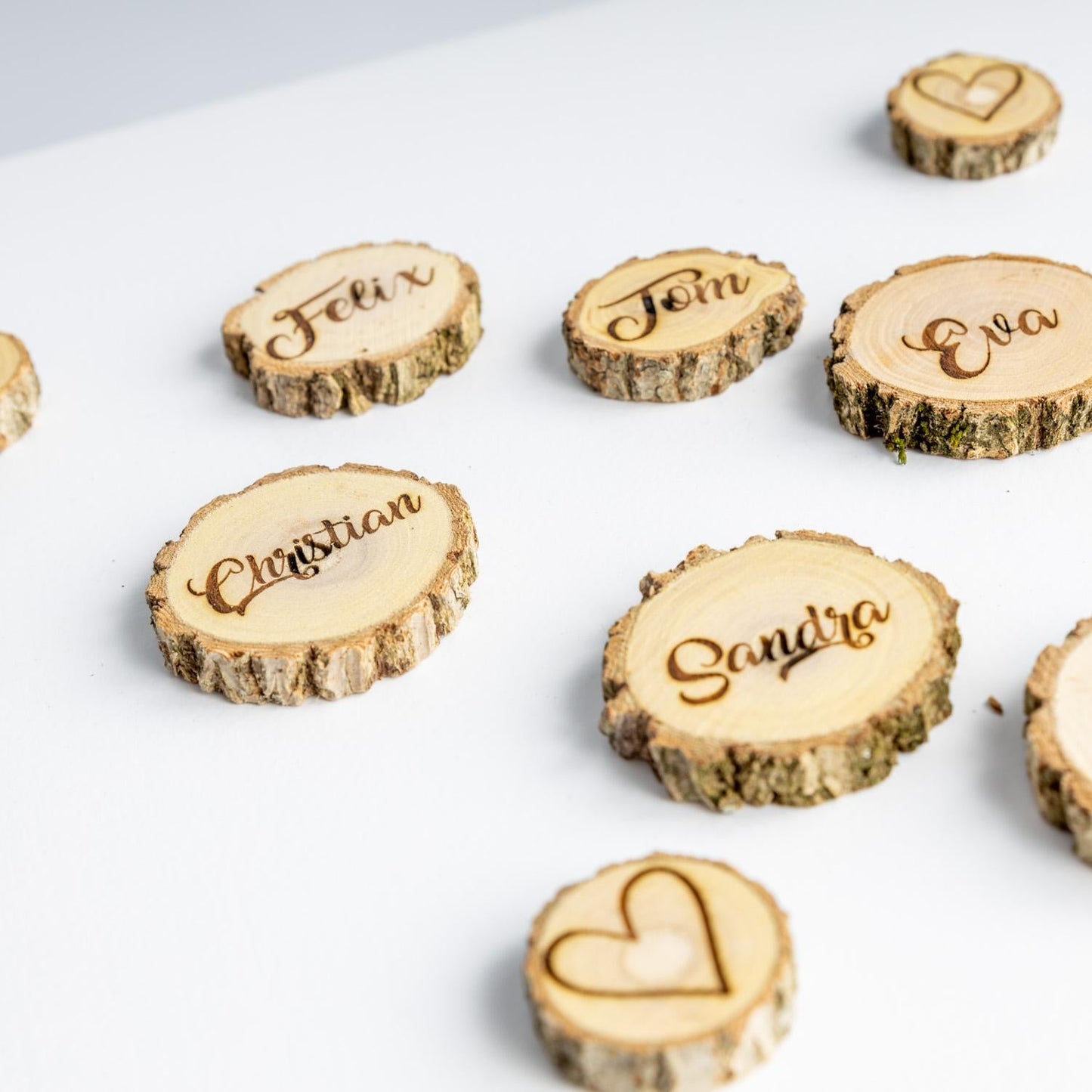 Rustikale Holz Platzkärtchen aus Baumscheiben “Holunder”- - de Nicolo Design