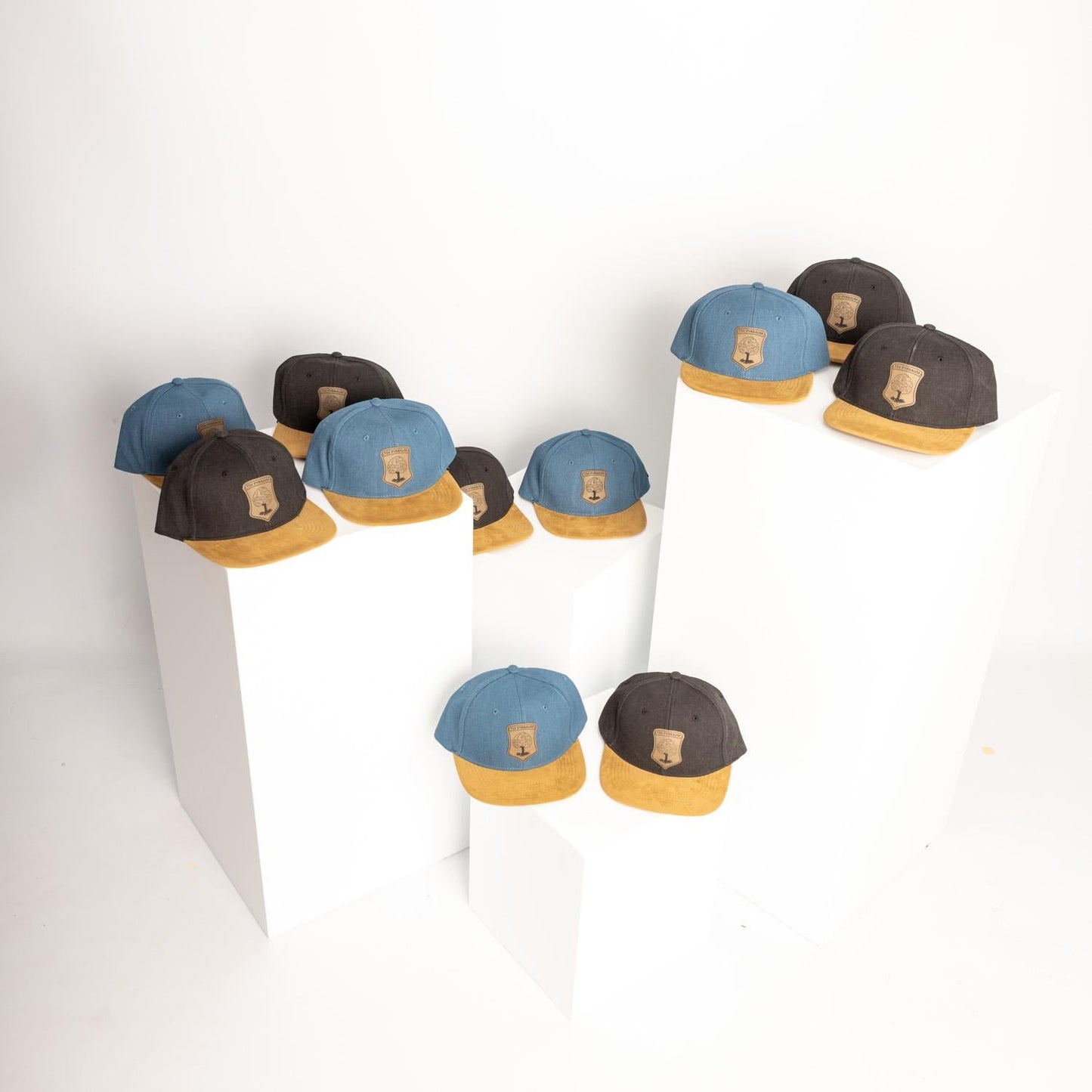 Baseballcap “Beechfield – Suede Peak Snapback ” mit Leder-Patch- - de Nicolo Design